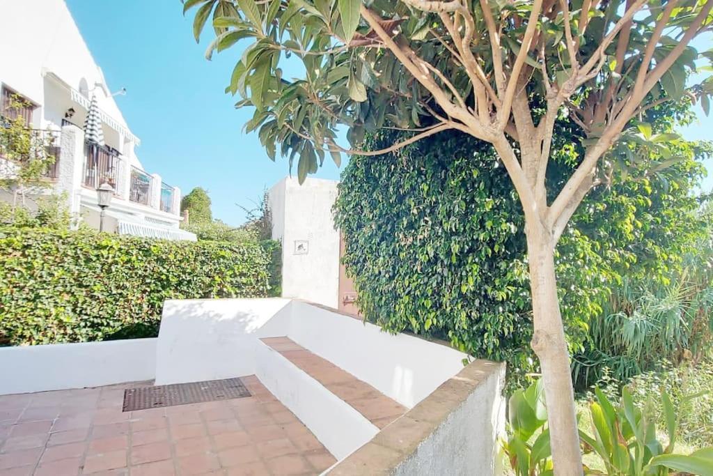 Apartamento Entero Con Solarium En Sabinillas, Con Piscina Y Al Lado Del Puerto De La Duquesa مانيلفا المظهر الخارجي الصورة